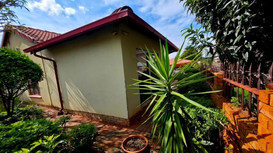 3 Bedroom Property for Sale in Geelhoutpark North West